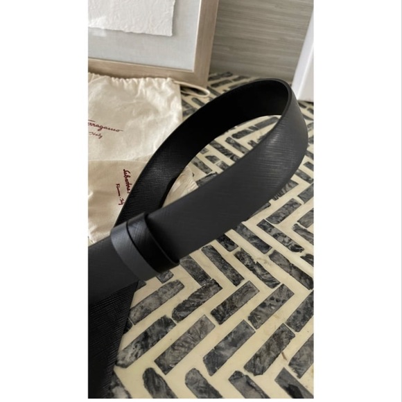 New with tags, Ferragamo Belt size 100.. reverse black and grey. - Picture 4 of 6